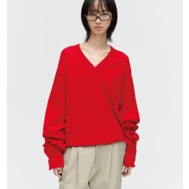 플리즈프로젝트 버튼 슬리브리스 브이넥 니트