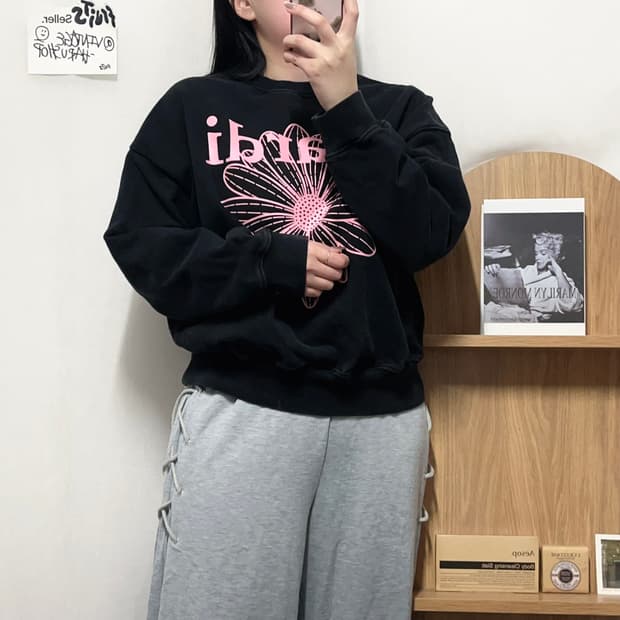 [정품] 마르디메크르디 블랙 핑크로고 맨투맨 [ 실확 ]