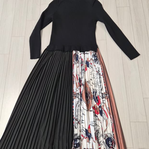 벨리걸 플리츠 니트 원피스 판매합니다