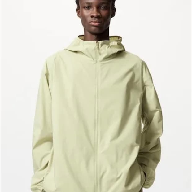 유니클로 포켓터블 UV 프로텍션 파카