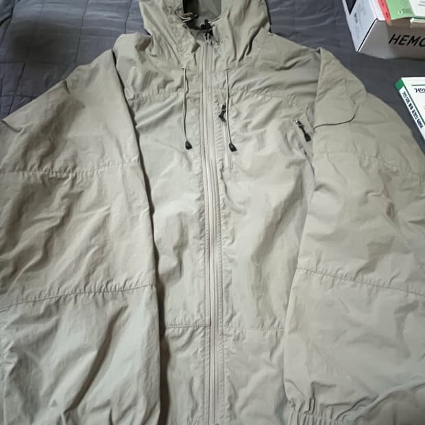 아웃스탠딩 PCU HOOD JACKET_BEIGE