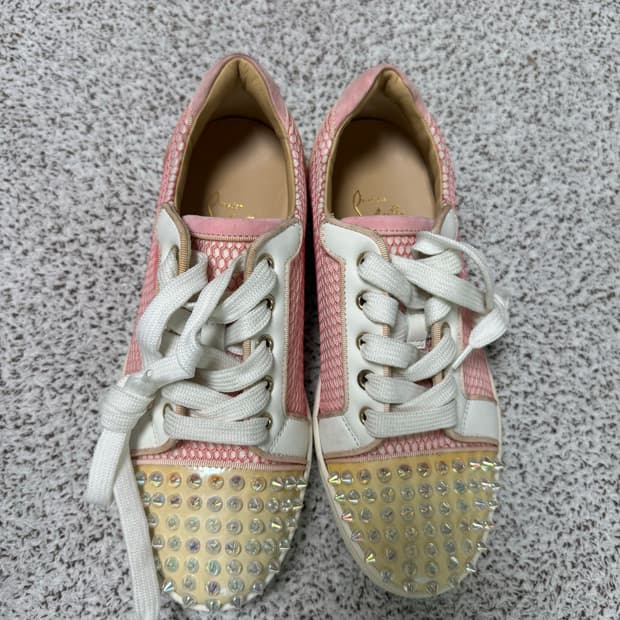 크리스찬루부탱 핑크 스터드 스니커즈 230