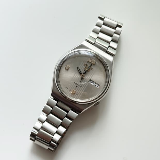 vintage SEIKO 5 Automatic metal watch