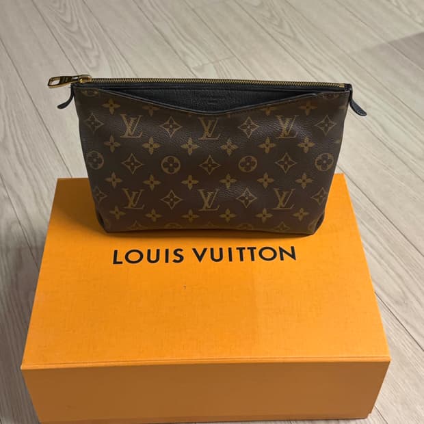 루이비통 캔버스 팔라스 뷰티클러치 / 오늘거래시 가격맞춰드려요