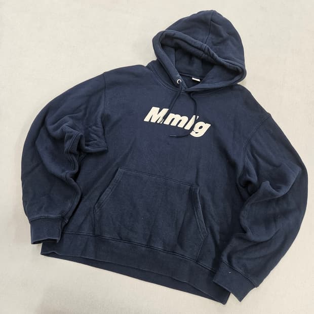 M MMLG 스크립트 블랙 후드티 0721Y