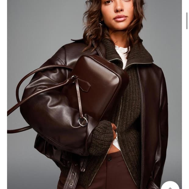 버쉬카 레더 이펙트 블랙 토트백  