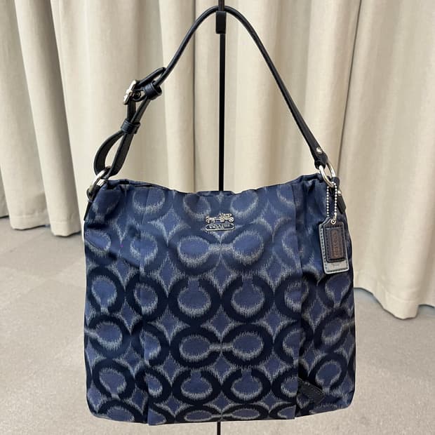 Coach navy basic shoulder bag