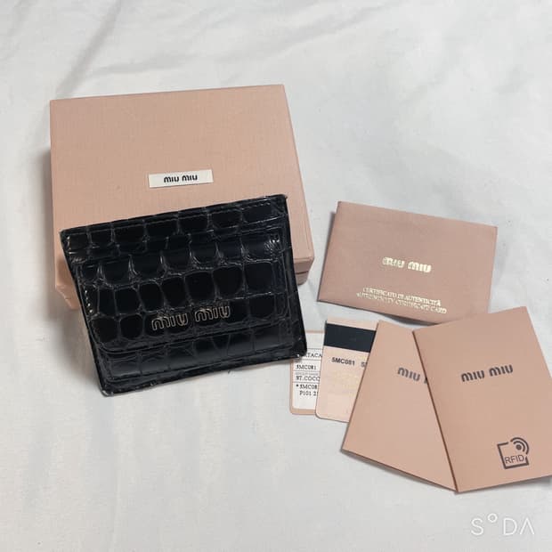 미우미우 크로커다일 카드지갑