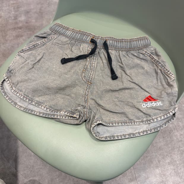 유일매물)아디다스 그레이 데님 돌핀팬츠 숏팬츠