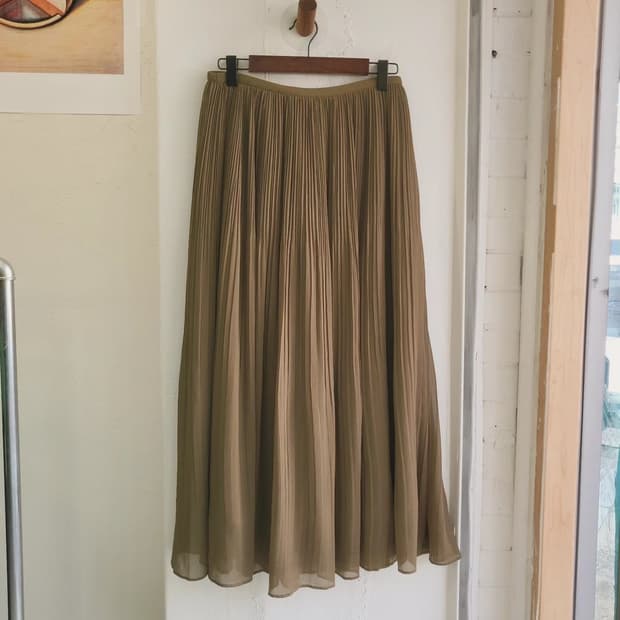 Uniqlo 카키 플리츠 쉬폰스커트