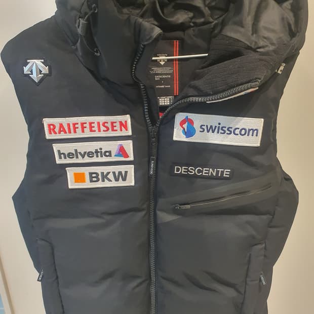 데상트 스키팀  패딩 베스트 
