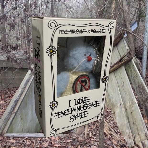 PEACEMINUSONE x MONAMHEE 지희 키링