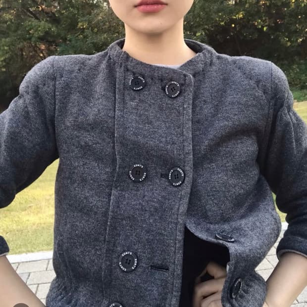 에옹쓰 Classic Aged Wool Cardigan 
