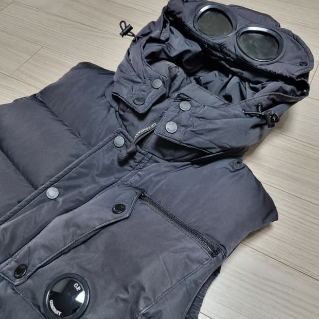 cp컴퍼니 렌즈고글 조끼패딩