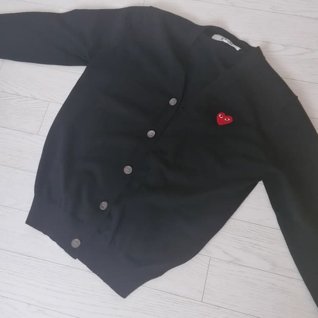 플레이 꼼데가르송 레드 하트 니트 가디건 블랙