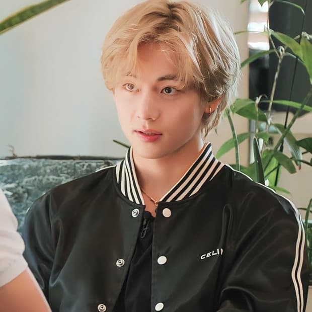 [BTS 뷔님 착용] 셀린느 23fw 임브로이더리 새틴 테디 자켓