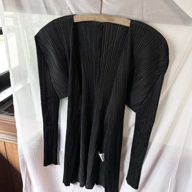 PLEATS PLEASE black cardigan