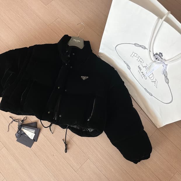 프라다 벨벳 패딩 38 (신세계 센텀 구매)