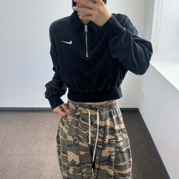 Nike 나이키 스투시 블랙 벨벳 반집업 크롭 카라티 