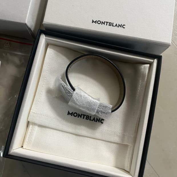 새상품(OS) 몽블랑 로고 레더 팔찌 블랙 풀박스