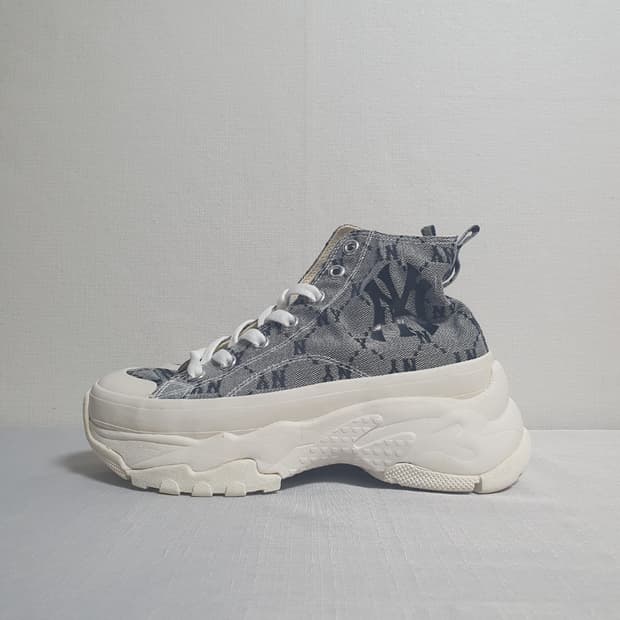 240mm 엠엘비 청키 하이 모노자카드 뉴욕양키스 스니커즈