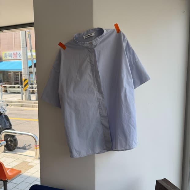 질샌더 라이트 블루 하프 셔츠