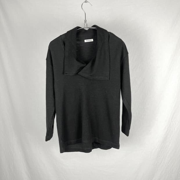 Plantation by Issey Miyake 넥 포인트 니트 