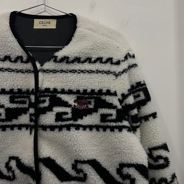 셀린느 자카드패턴 논카라 버튼 플리스