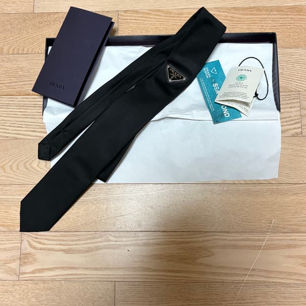 프라다 넥타이