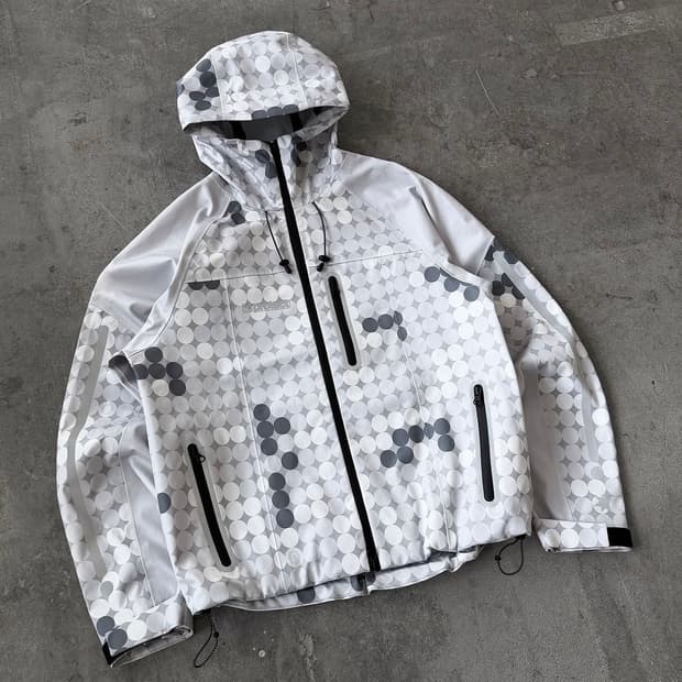 Protect.ldn 바람막이