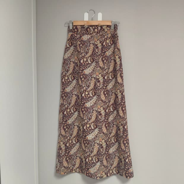더스티 버건디 페이즐리 롱 스커트