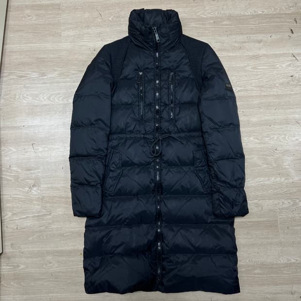 디젤 여성 소가죽 배색 와펜 하이넥 롱패딩 점퍼 [블랙] L/100