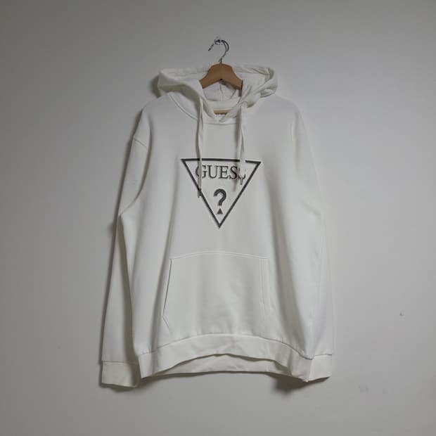 (XXL) GUESS 게스 화이트 삼각 로고 후드티