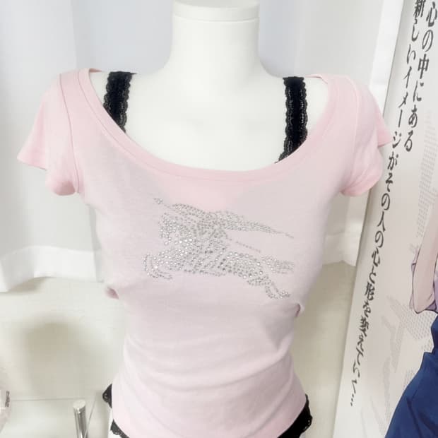 대대장🎀) Burberry 딸기우유 페일핑크 큐빅 로고 탑 히메갸루