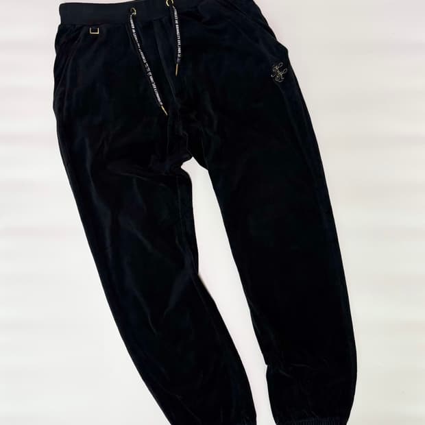 칼카니 시그니처 골드 자수 벨루어 조거 팬츠