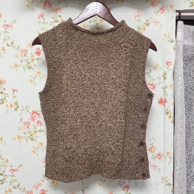 리운드넥 버튼 조끼