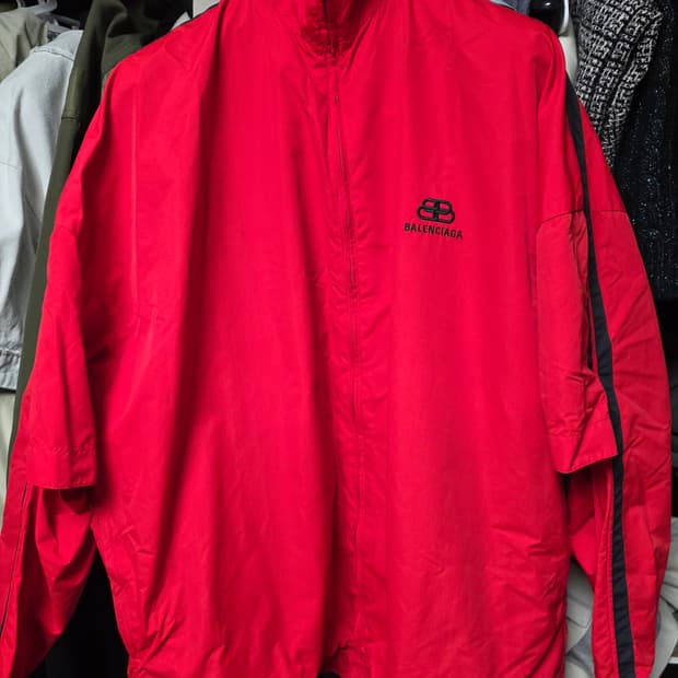 발렌시아가 바람막이 44