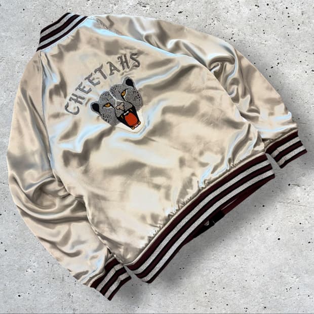 [S] 리바이스 치타 리버시블 스카쟌 자수 새틴 봄버 실버 D802