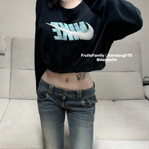 나이키 블랙 민트 로고 크롭 긴팔 맨투맨