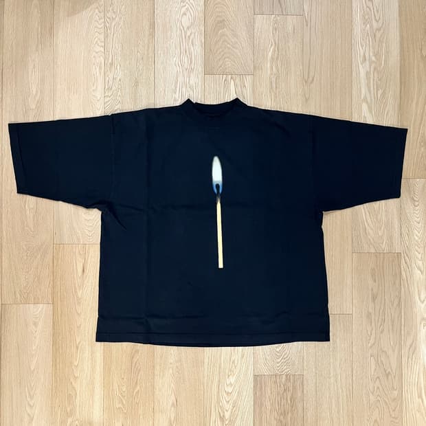 칸예 D2 lit match 돈다 머천 촛불 티셔츠