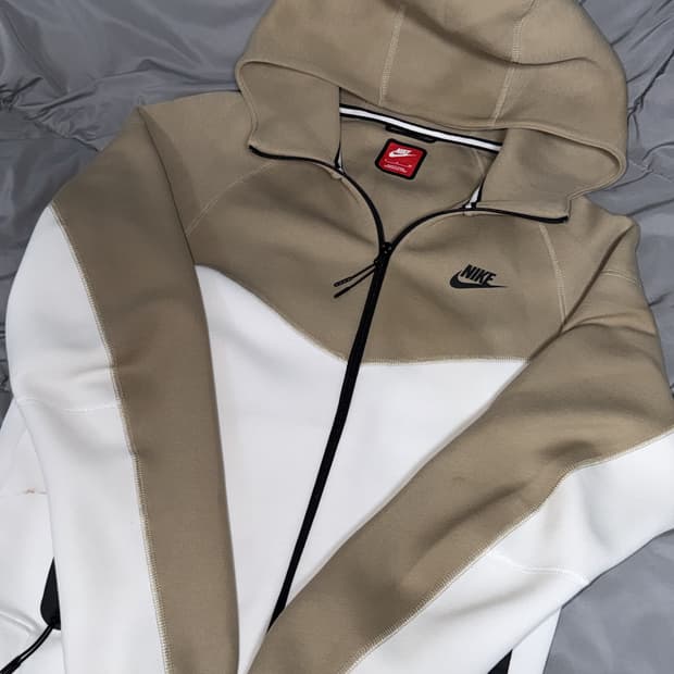 나이키 테크플리스 