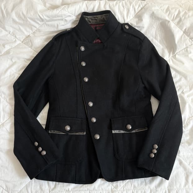 사선 버튼 블레이저