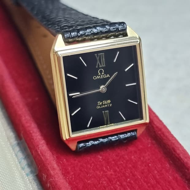 오메가 드빌 탱크 블랙 다이얼 쿼츠 여성용 시계