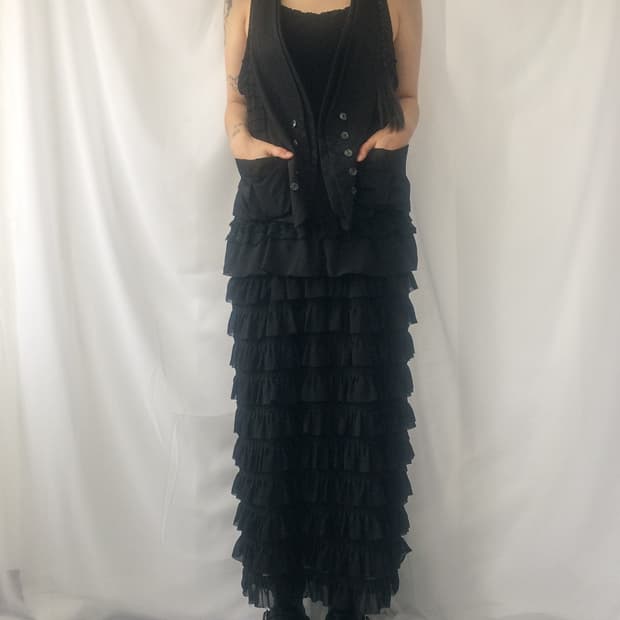 Side frill point open vest
