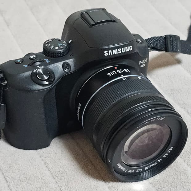 삼성 NX20 미러리스 카메라