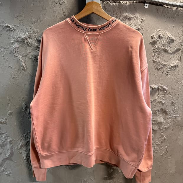 아크네스튜디오 Acne Studios 넥로고 크루넥 스웻셔츠 핑크