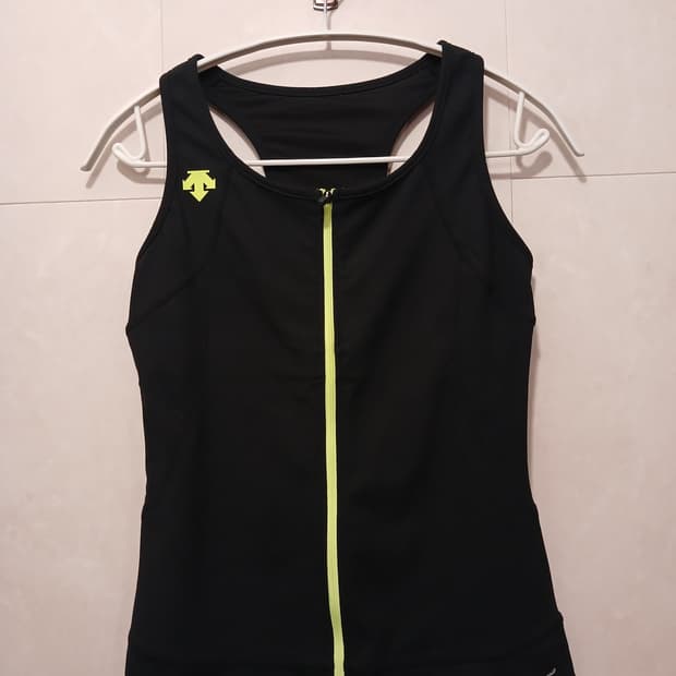 데상트 정품 여성 러닝 민소매 집업 85 사이즈