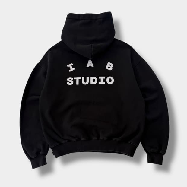 아이앱스튜디오 루즈핏 빅로고 블랙 스웻 후드