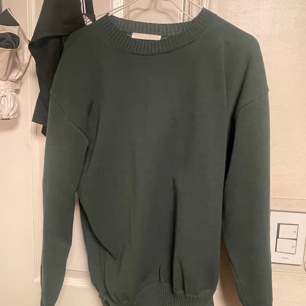 월스와일무브먼트 니트 옆트임 그린 1사이즈 월와뭅