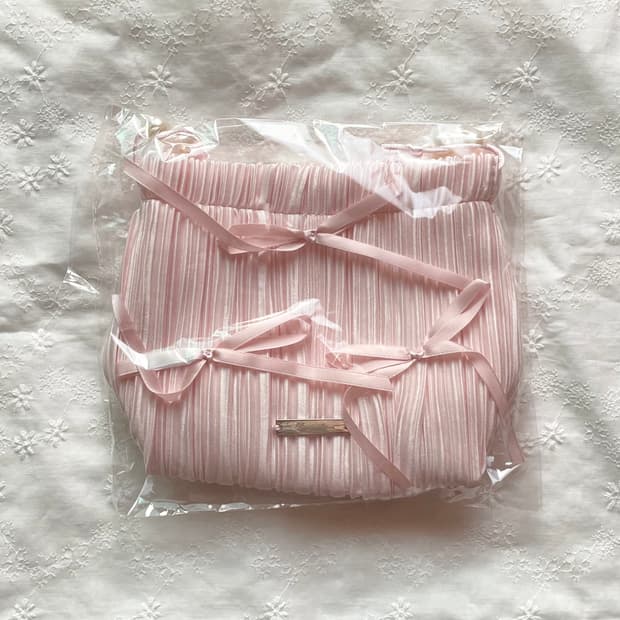 [미개봉] 페인오어플레져 플리츠 리본 파우치